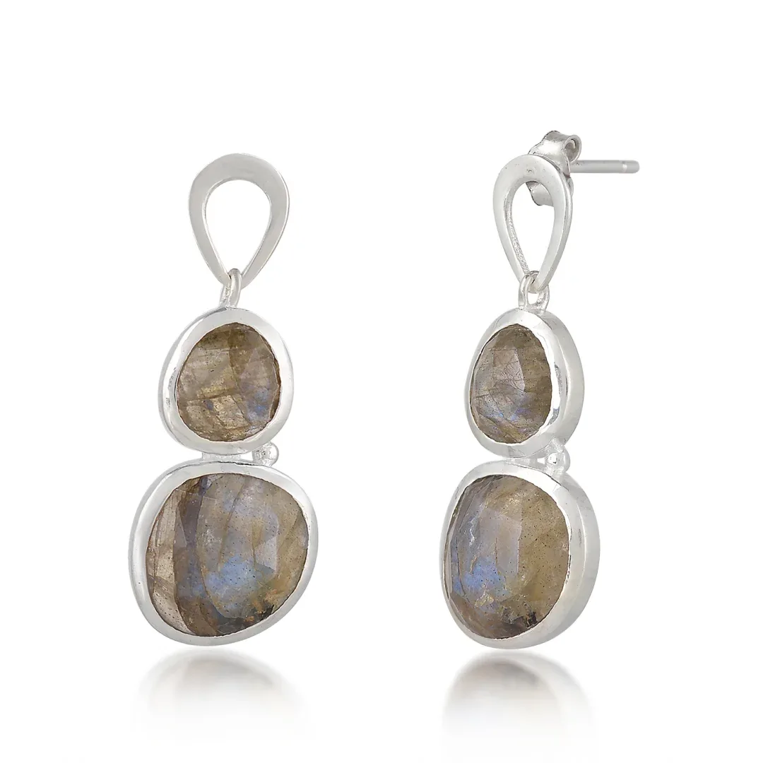 DCS_7019.webp Labradorite and Sterling Silver Dangle Earrings ? A Perfect Fusion of Elegance and Mystical Charm. - Image 1