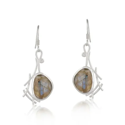 Labradorite Briolette 925 Sterling Silver Dangle Earrings ? A Fusion of Mystical Beauty and Elegance.