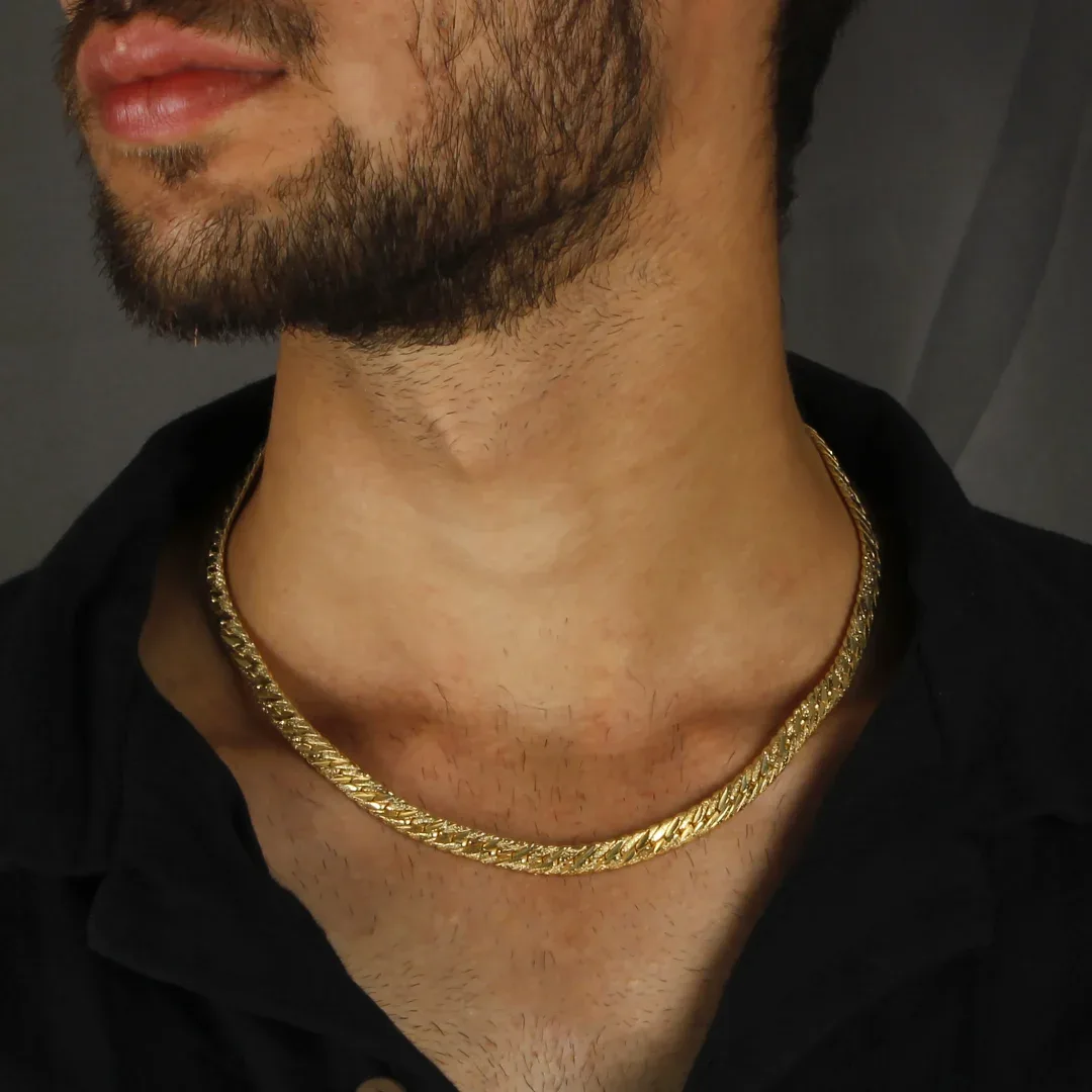 MG_1648.webp Sleek Herringbone Chain : A Timeless Statement Piece - Image 1